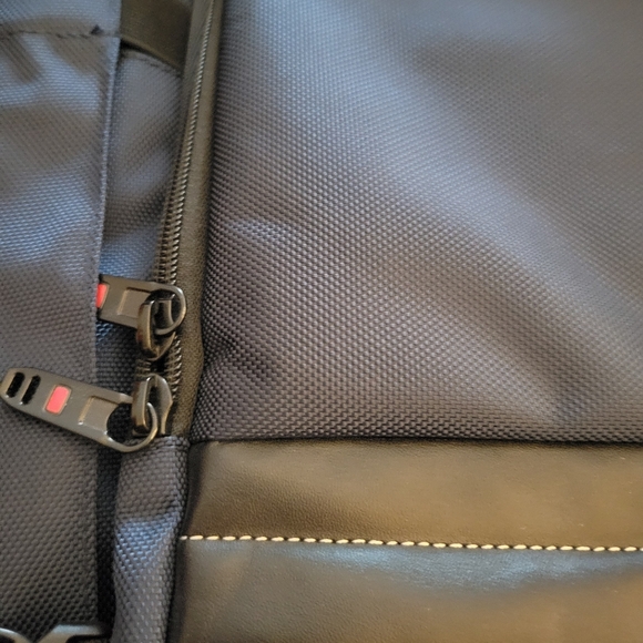 Asenlin Backpack - Picture 4 of 4